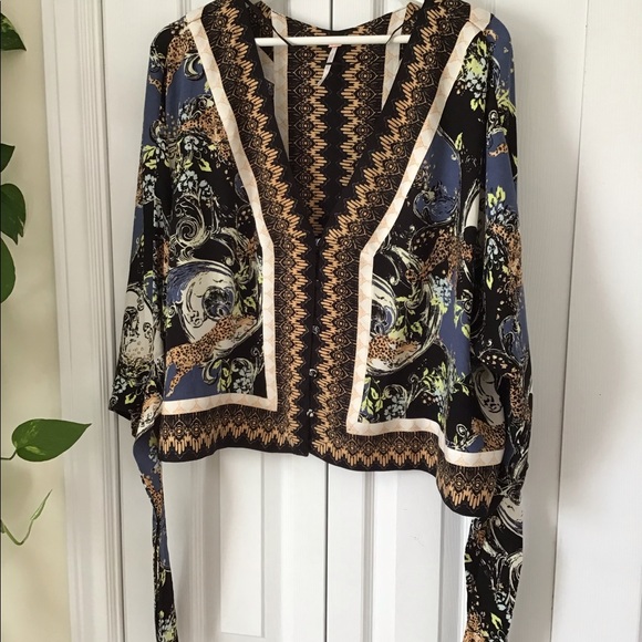 Free People Tops - Free People blouse with tie sleeves/fabric buttons